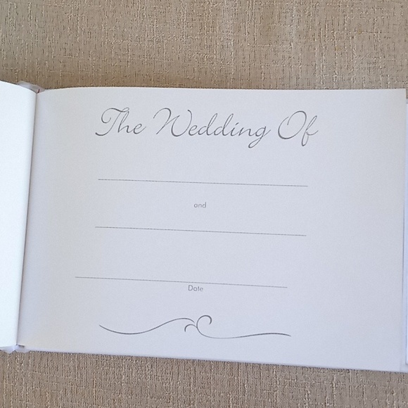 Guest book 6.63 x 10 inches - Picture 2 of 3